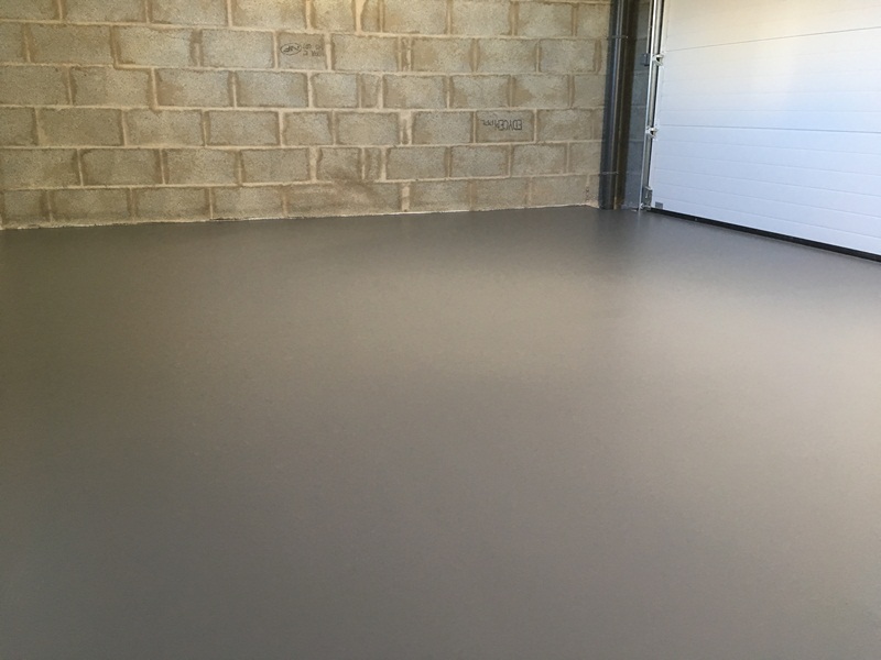 https://www.resinartex.fr/wp-content/uploads/2016/12/Sol-resine-Polyurethane-mat-traite-fissures-garage-3.jpg