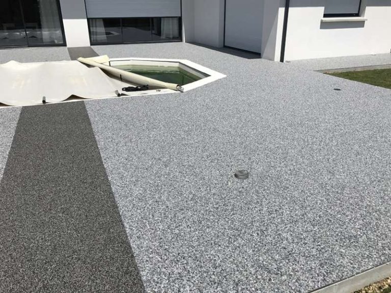 Sol revetement granulat de marbre resine terrasse plage de piscine